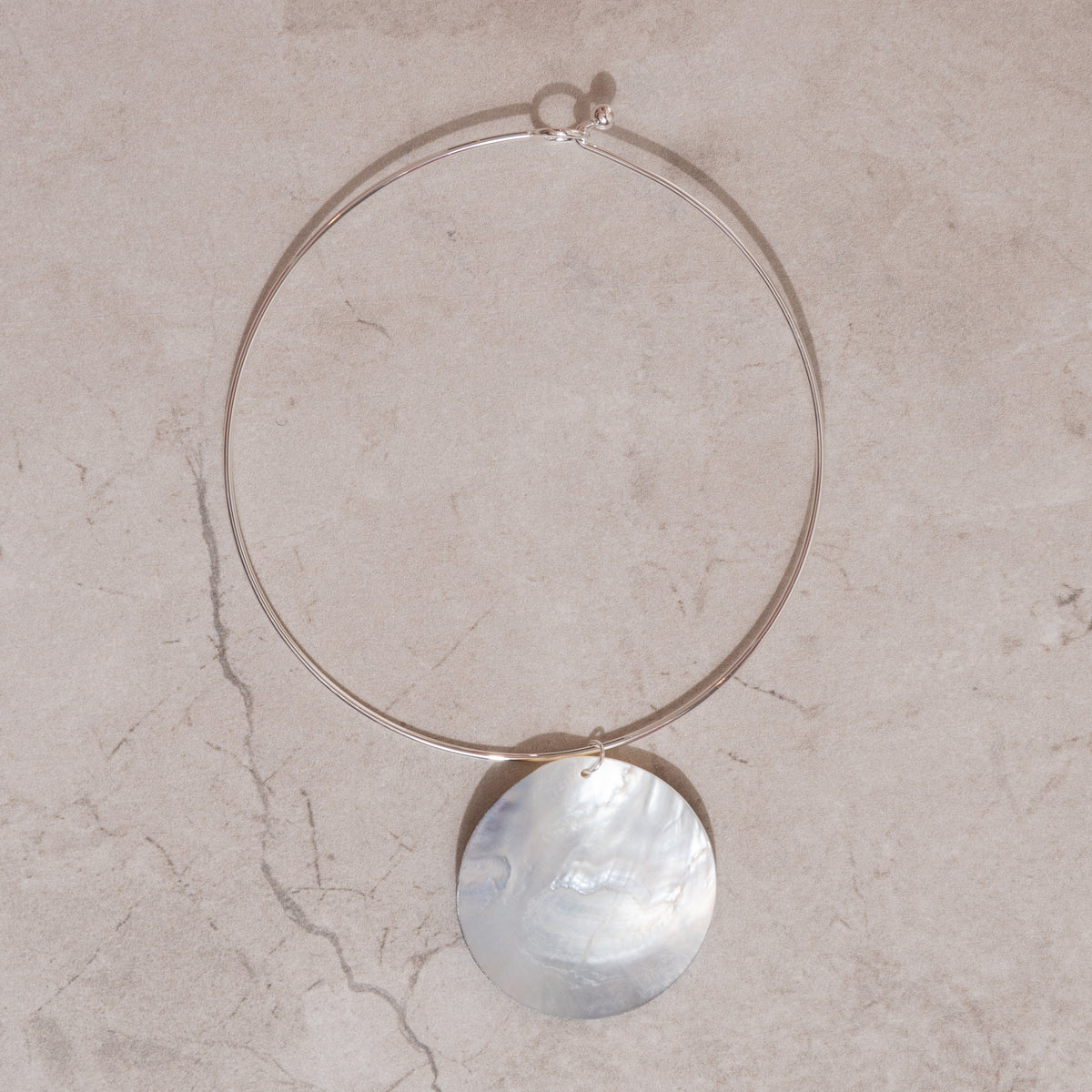 MOTHER OF PEARL CHOKER