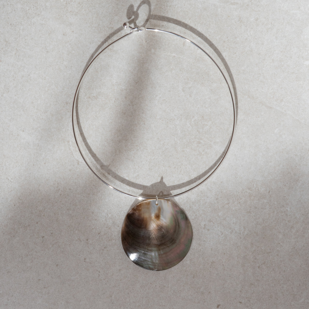 MOTHER OF PEARL CHOKER